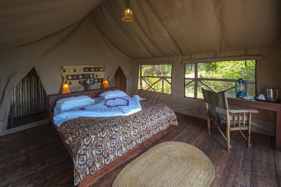 Rhotia Valley Tented Lodge And Children'S Home 卡拉图 外观 照片